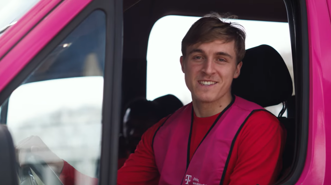 Telekom Mitarbeiter unterwegs im Serivce Auto