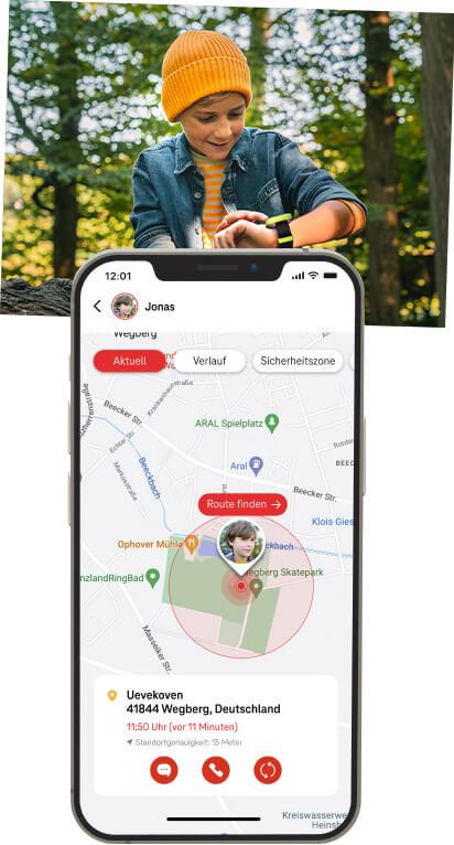 Kartenansicht auf dem Smartphone vom GPS Standort eines Jungen 