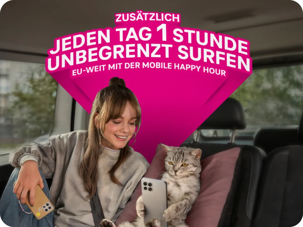Frau mit Katze im Auto, die Katze nutzt ihr Smartphone