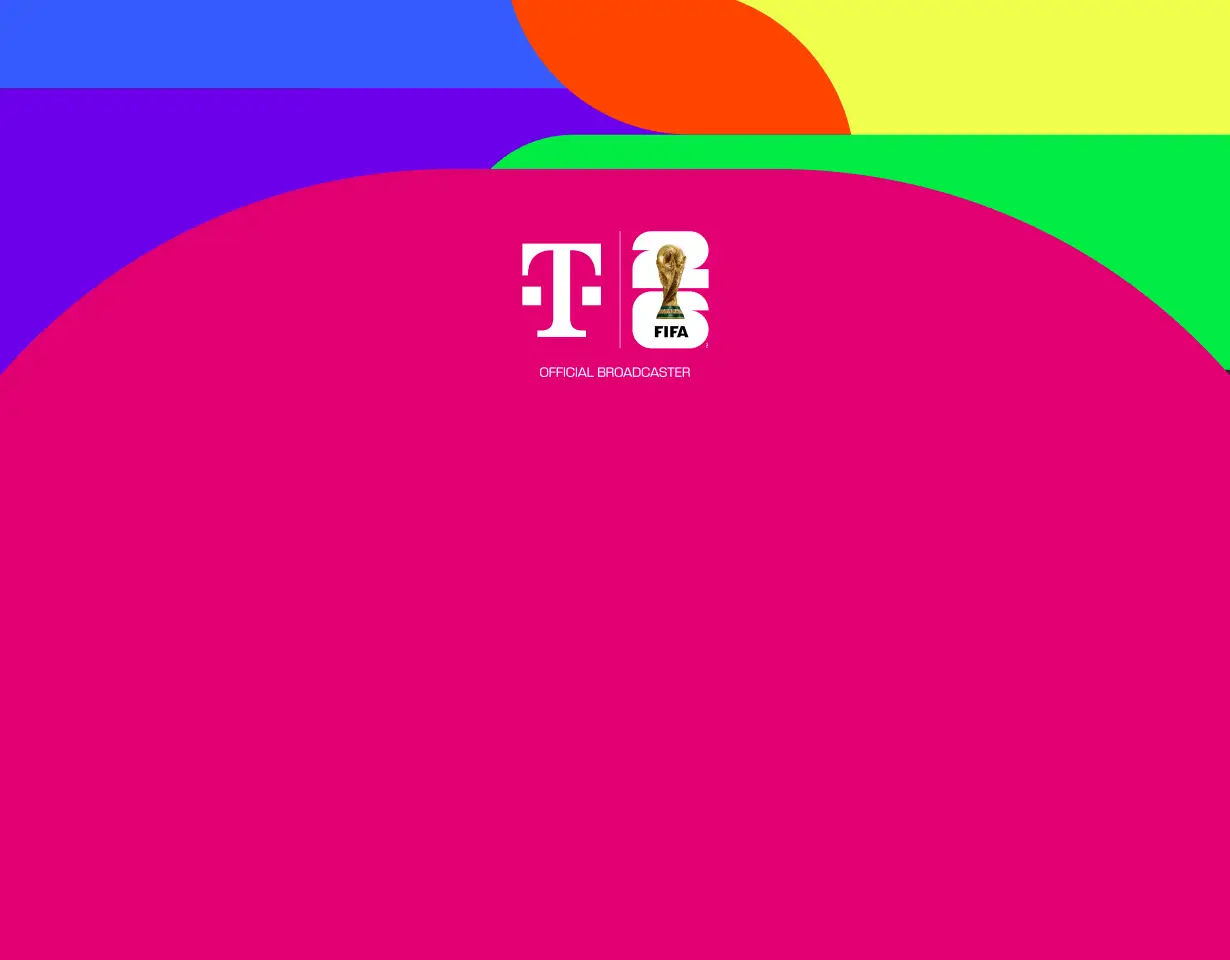 Telekom und FIFA WM 2026 Logo vor einem bunten Hintergrund