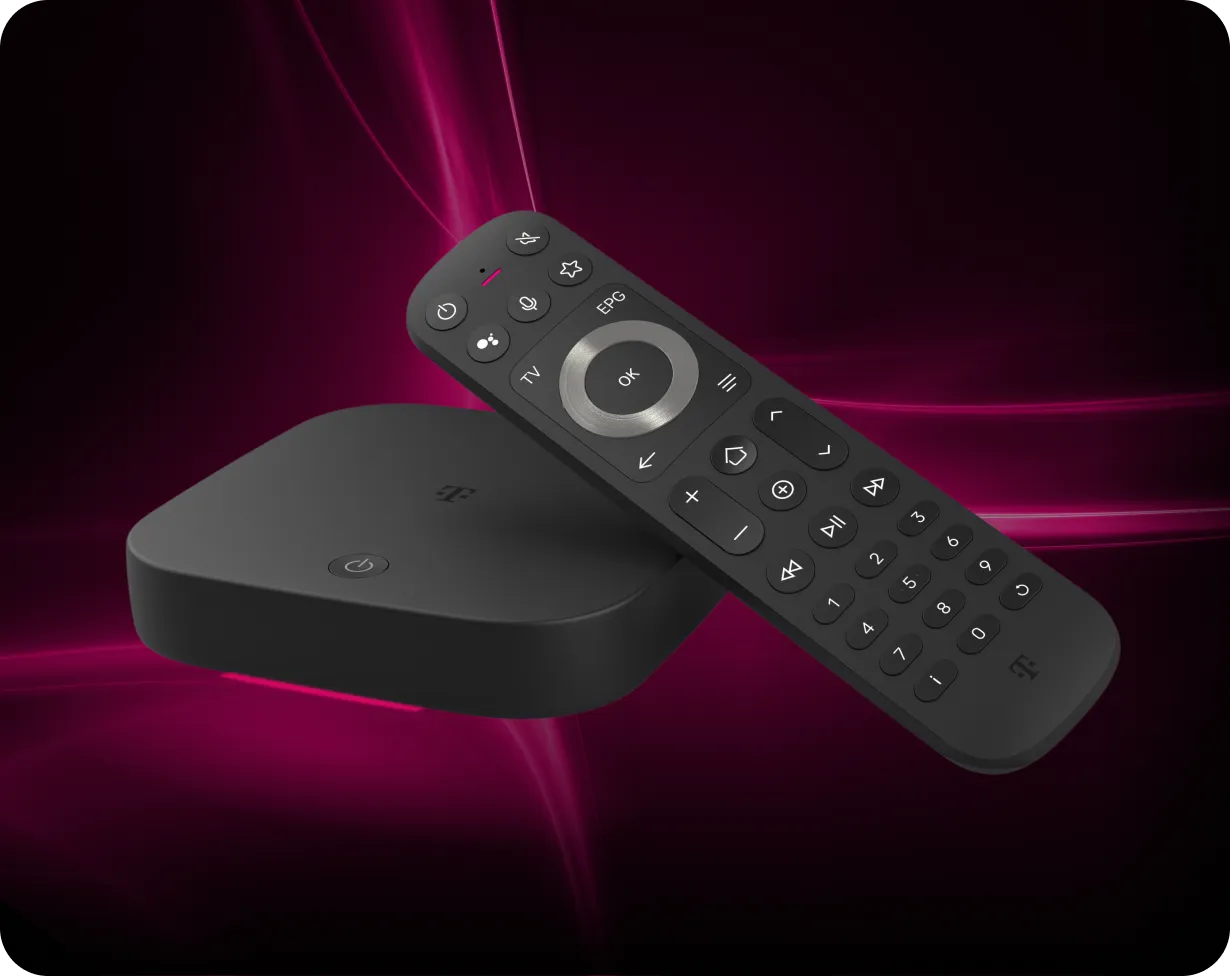 Schwarze TV-Set-Top-Box mit Fernbedienung, die Navigationstasten, Zifferntasten und Schnellwahltasten für Streaming-Dienste zeigt, vor pink-violettem Hintergrund mit Lichteffekten