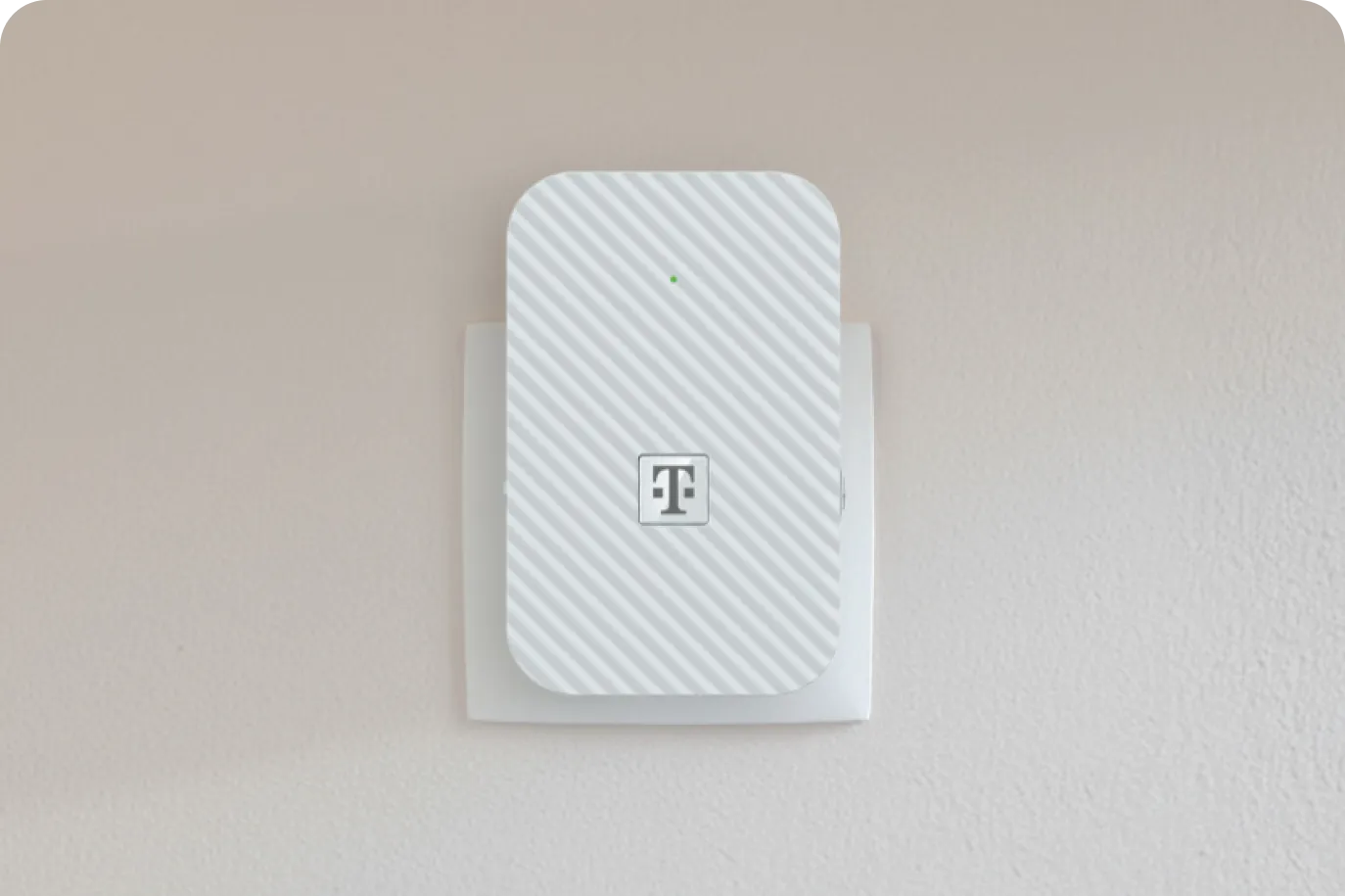 Ein WLAN-Verstärker an der Wand