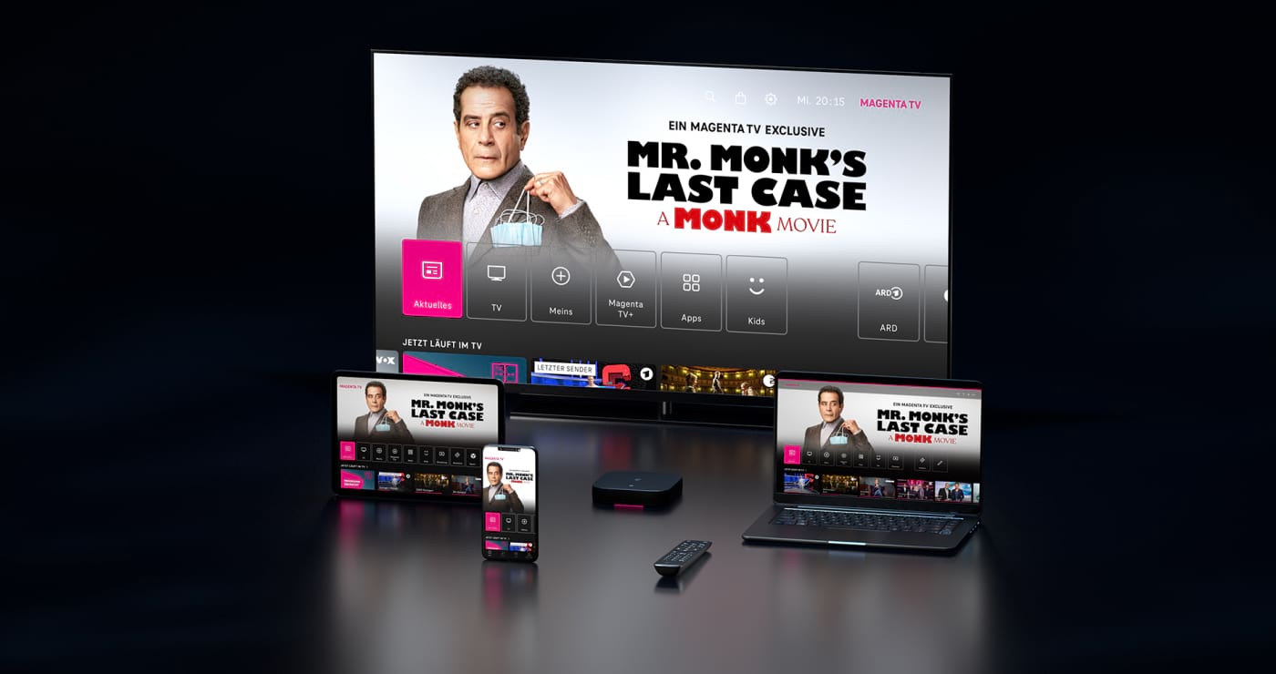 Verschiedene Geräte auf der die gleiche MagentaTV Startseite angezeigt wird. Zu sehen sind Fernseher, Tablet, Smartphone, Laptop und eine MagentaTV One Streamingbox mit Fernbedienung.