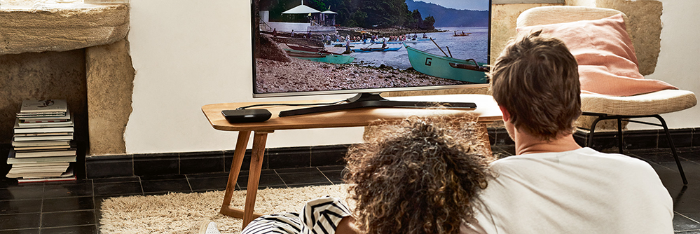 Vater und Sohn vorm TV