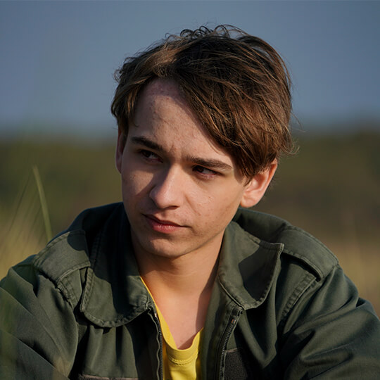 Deutsch-Les-Landes: Niklas Post spielt Dominik, den pubertierenden Sohn von Manfred.