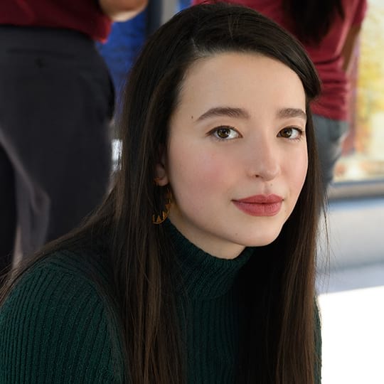 Mikey Madison spielt die älteste Tochter und bald High-School-Absolventin Max.