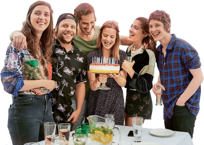 Eine Gruppe junger Telekom Kunden hat sich versammelt um einen Geburtstag zu feiern.