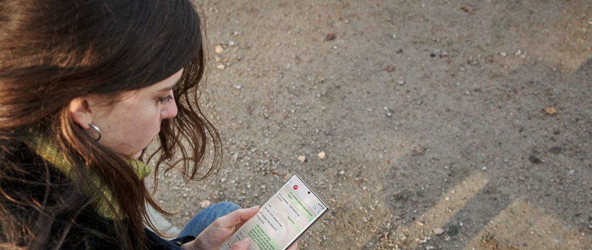 Person mit Smartphone