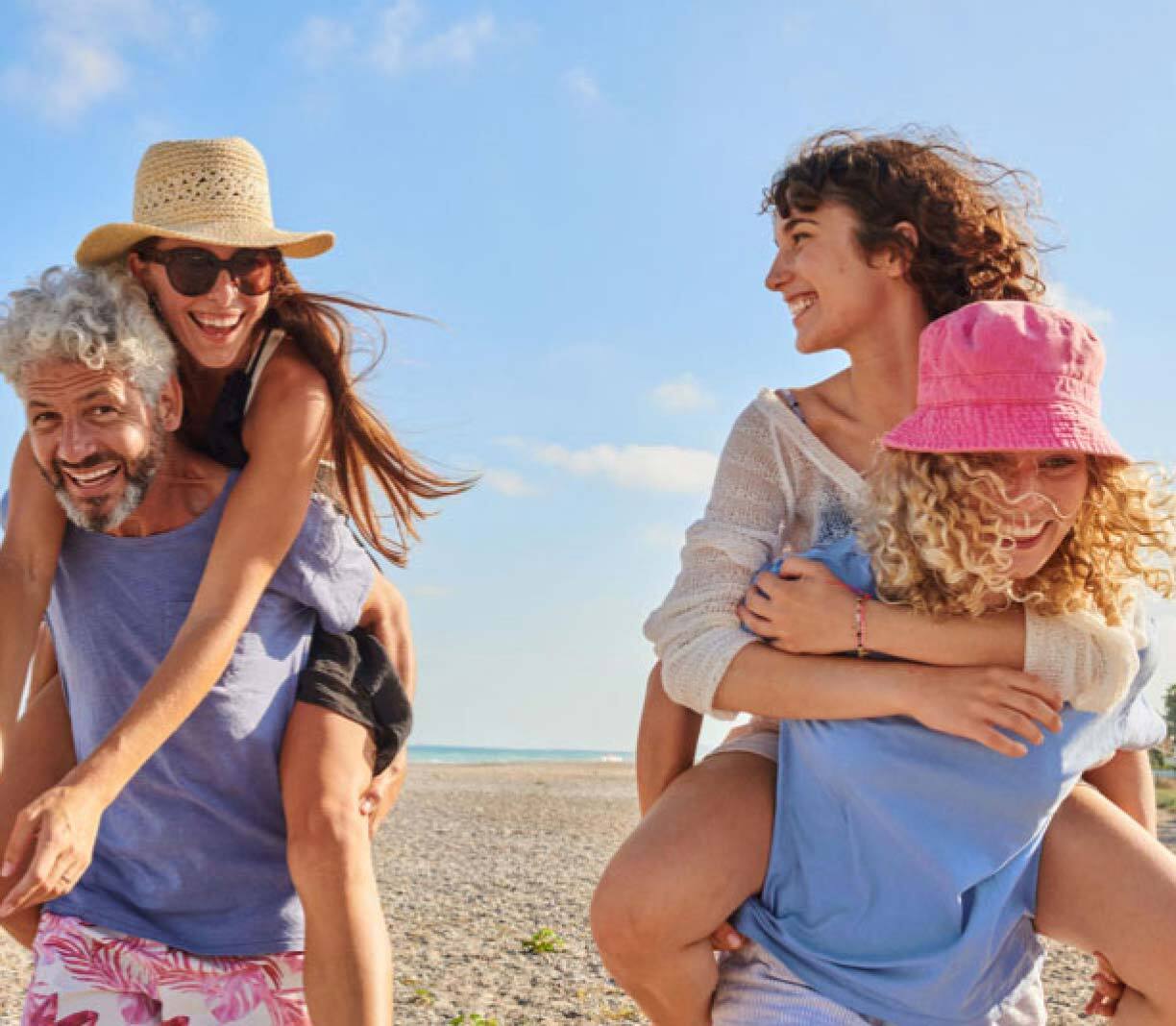 Ausgelassende Stimmung bei Telekom Kunden am Strand, dank voller Konstenkontrolle in den Allnet Flat Prepaid-Tarifen