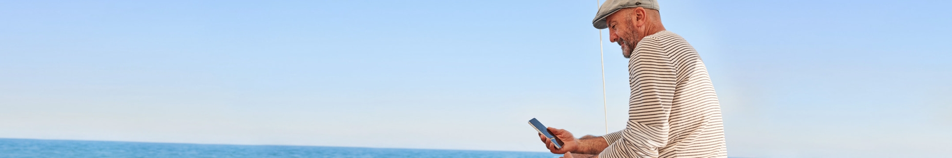 junge Frau mit Handy